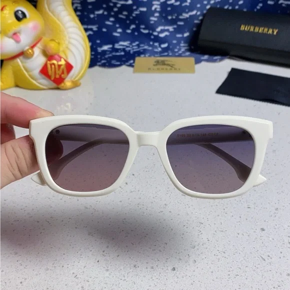 Burberry White Frame Sunglasses Purple Lens UV Chic - Picture 8 of 9